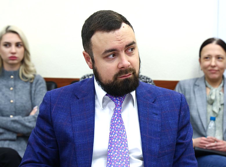 Член Комитета по науке и высшему образованию Илья Горбашев