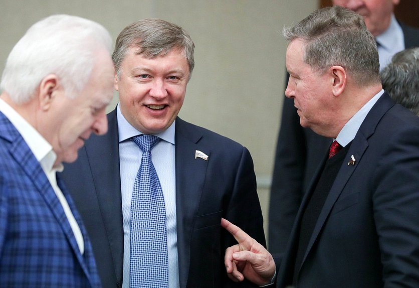 Заместитель Председателя Комитета по экологии, природным ресурсам и охране окружающей среды Евгений Марков и Первый заместитель Председателя Комитета по аграрным вопросам Олег Нилов