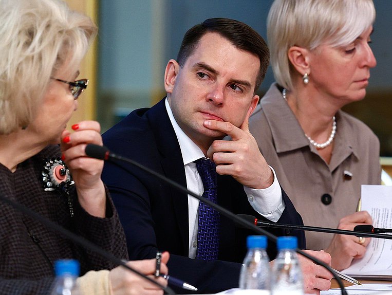 Председатель Комитета по труду, социальной политике и делам ветеранов Ярослав Нилов