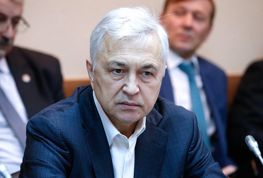 Член Комитета по экологии, природным ресурсам и охране окружающей среды Азат Ягафаров