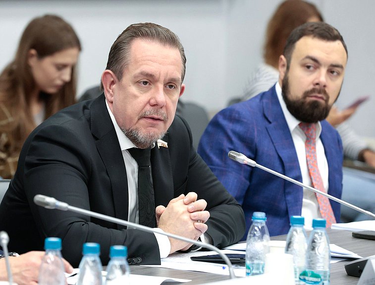 Член Комитета по науке и высшему образованию Александр Асафов