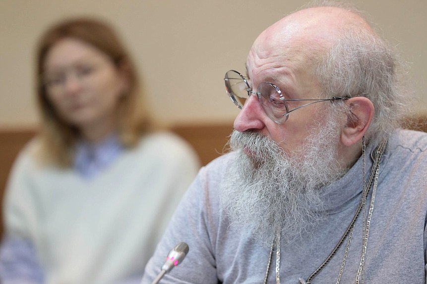 Член Комитета по просвещению Анатолий Вассерман