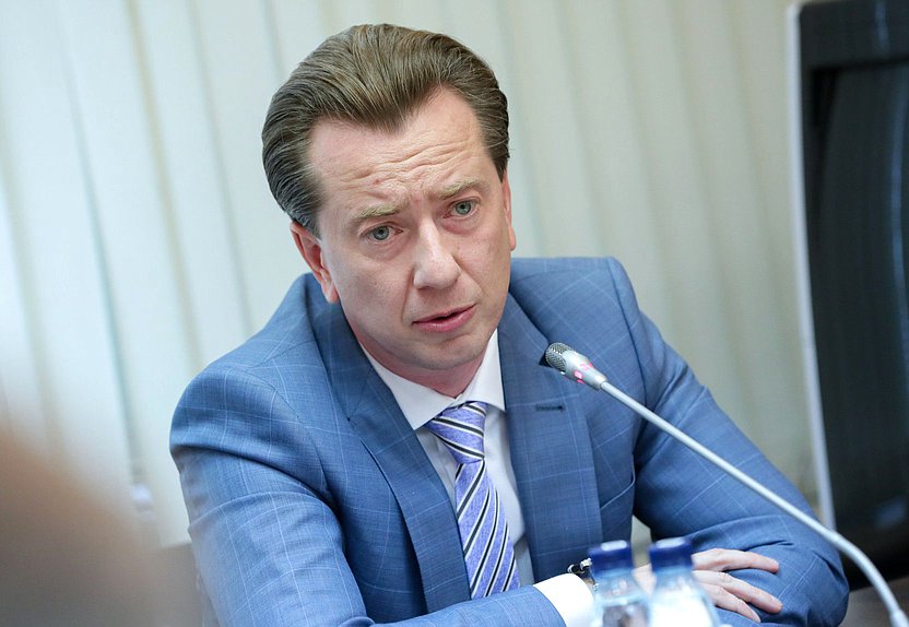 Первый заместитель Председателя Комитета по экологии, природным ресурсам и охране окружающей среды Владимир Бурматов