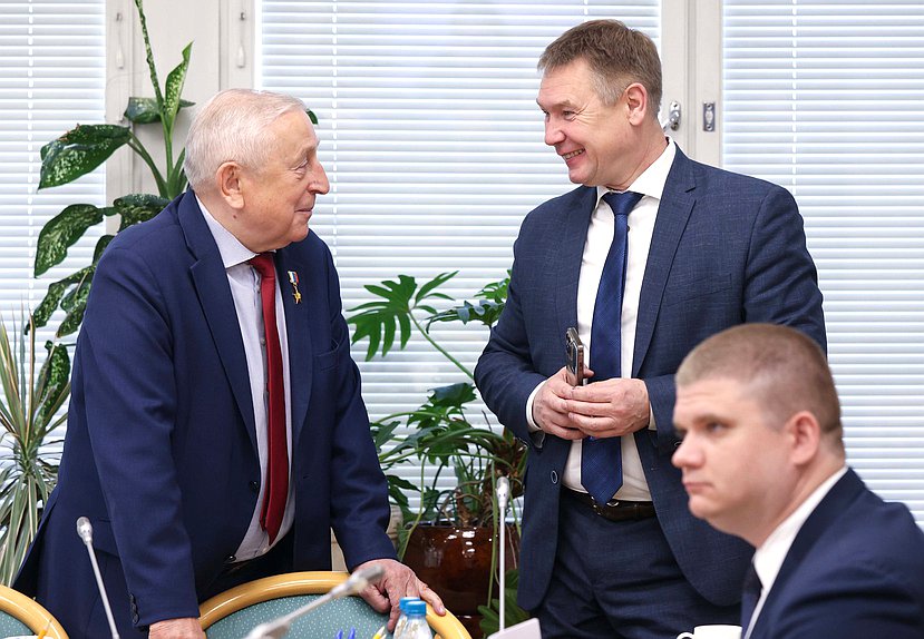 Председатель Комитета по развитию Дальнего Востока и Арктики Николай Харитонов и Первый заместитель Председателя Комитета Сергей Каргинов