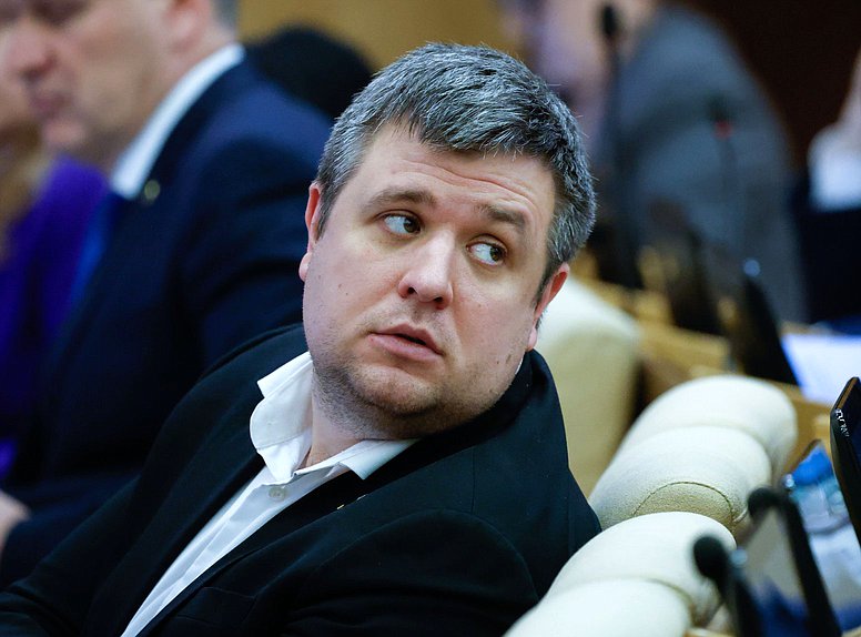 Заместитель Председателя Комитета по молодежной политике Александр Толмачев