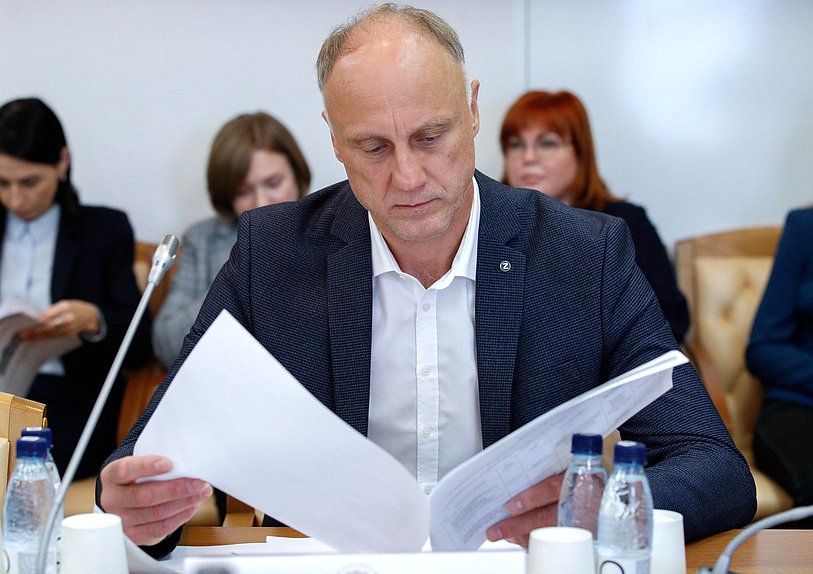 Заместитель Председателя Комитета по малому и среднему предпринимательству Олег Голиков