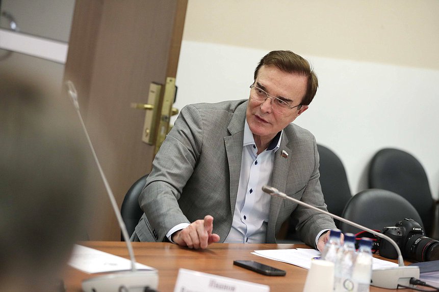 Член Комитета по промышленности и торговле Александр Максимов