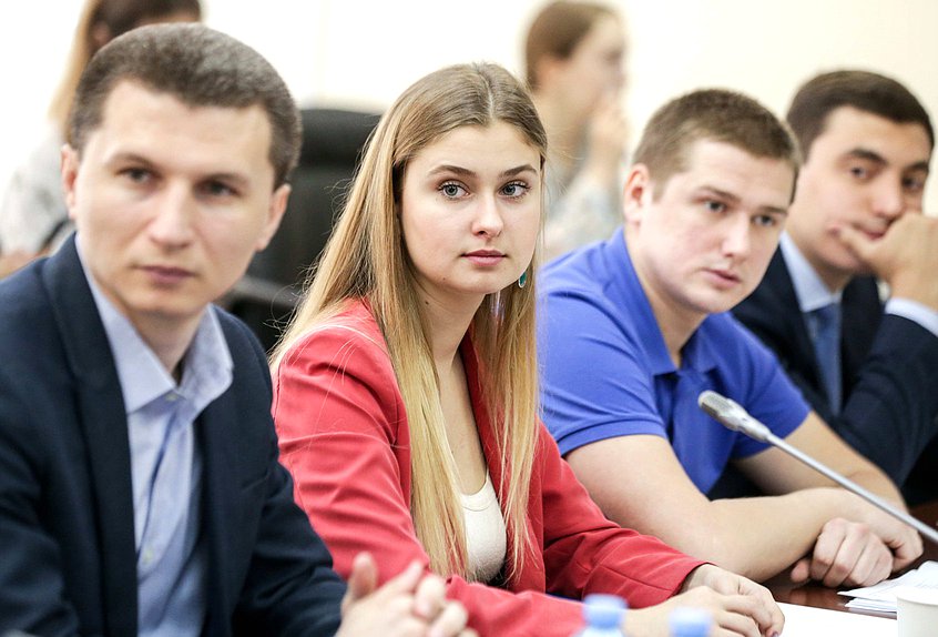 Круглый стол на тему «Роль молодежи в сохранении и укреплении межнациональных отношений в Российской Федерации»