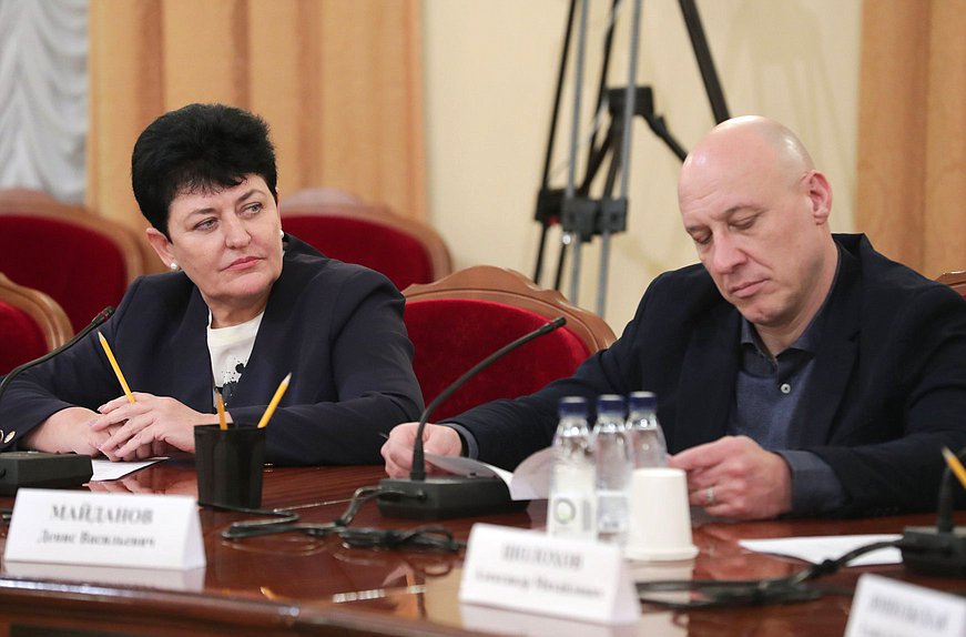 Член Комитета по культуре Ольга Германова и Первый заместитель Председателя Комитета Денис Майданов