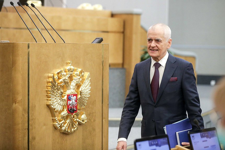 Первый заместитель Председателя Комитета по образованию и науке Геннадий Онищенко