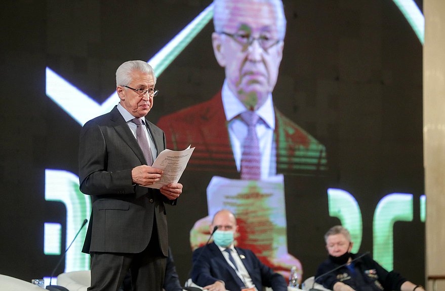Руководитель фракции «Единая Россия» Владимир Васильев