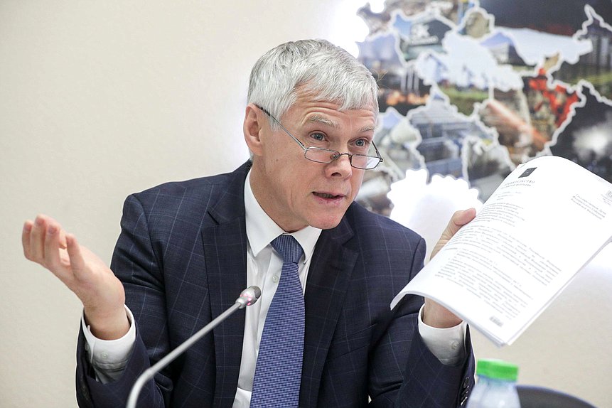 Первый заместитель Председателя Комитета по экономической политике, промышленности, инновационному развитию и предпринимательству Валерий Гартунг