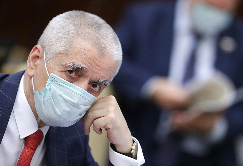 Первый заместитель Председателя Комитета по образованию и науке Геннадий Онищенко