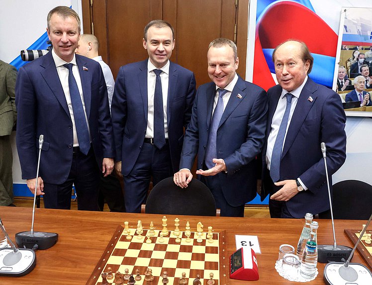 Член Комитета по туризму и развитию туристической инфраструктуры Алексей Волоцков, Первый заместитель Председателя Комитета по безопасности и противодействию коррупции Юрий Афонин, Первый заместитель Председателя Комитета по финансовому рынку Константин Бахарев и заместитель Председателя Комитета по науке и высшему образованию Владимир Кононов