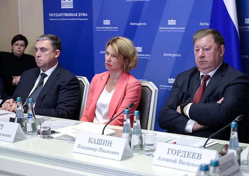 Статс-секретарь – заместитель Министра сельского хозяйства РФ Максим Увайдов, Министр сельского хозяйства РФ Оксана Лут и Председатель Комитета по аграрным вопросам Владимир Кашин