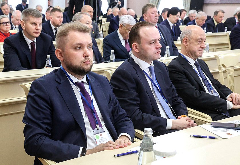 Заместители Председателя Государственной Думы Борис Чернышов, Владислав Даванков и Александр Бабаков