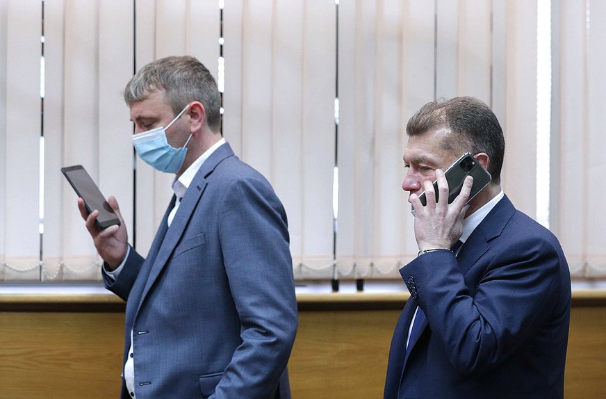 Председатель правления Пенсионного фонда РФ Максим Топилин (справа)