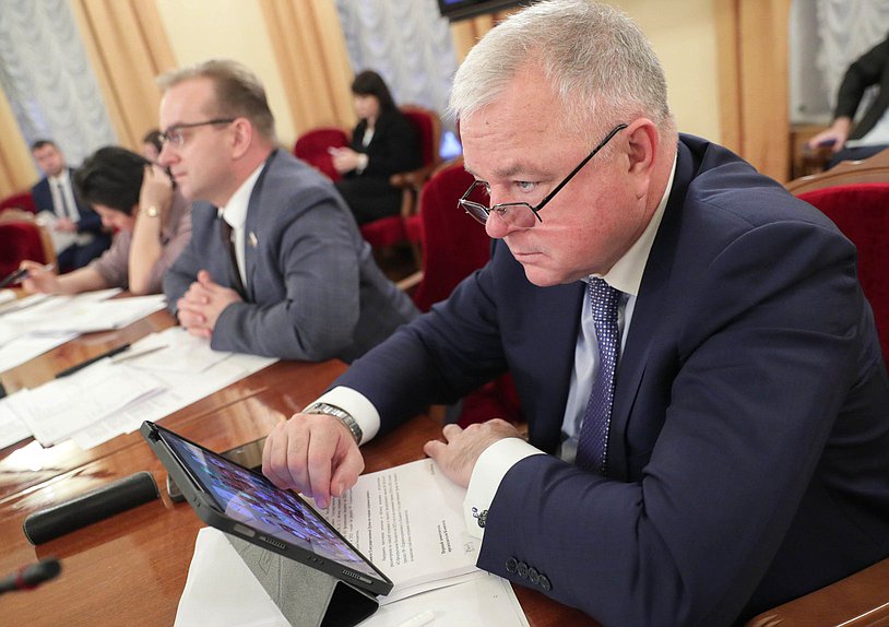 Член Комитета по охране здоровья Олег Иванинский