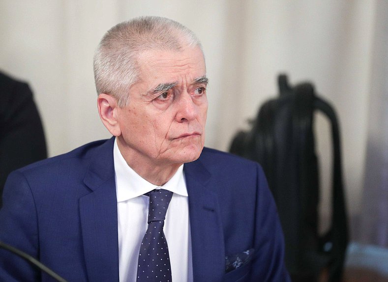 Первый заместитель Председателя Комитета по образованию и науке Геннадий Онищенко
