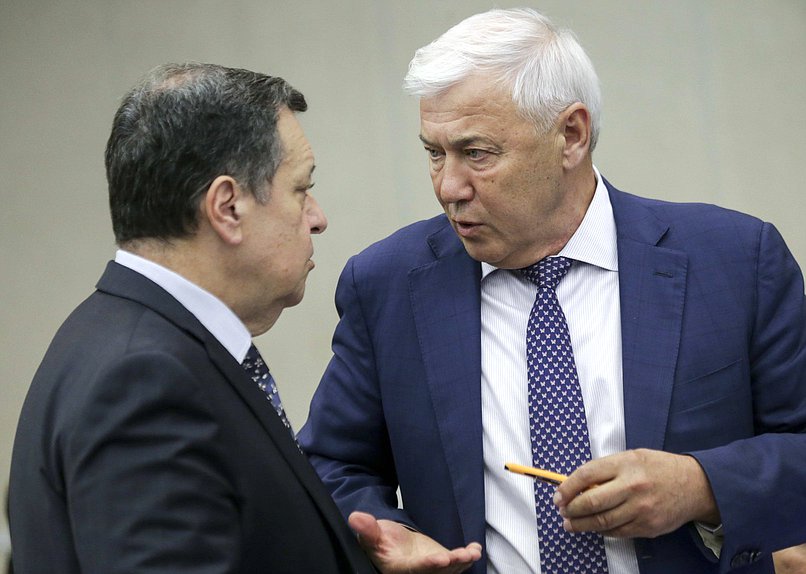 Председатель Комитета по бюджету и налогам Андрей Макаров и Председатель Комитета по финансовому рынку Анатолий Аксаков