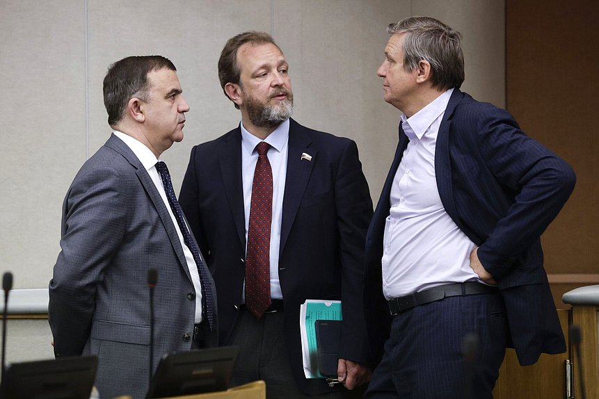 Первый заместитель Председателя Комиссии по Регламенту и обеспечению деятельности Государственной Думы Андрей Кузнецов, Первый заместитель Председателя Комитета по энергетике Игорь Ананских