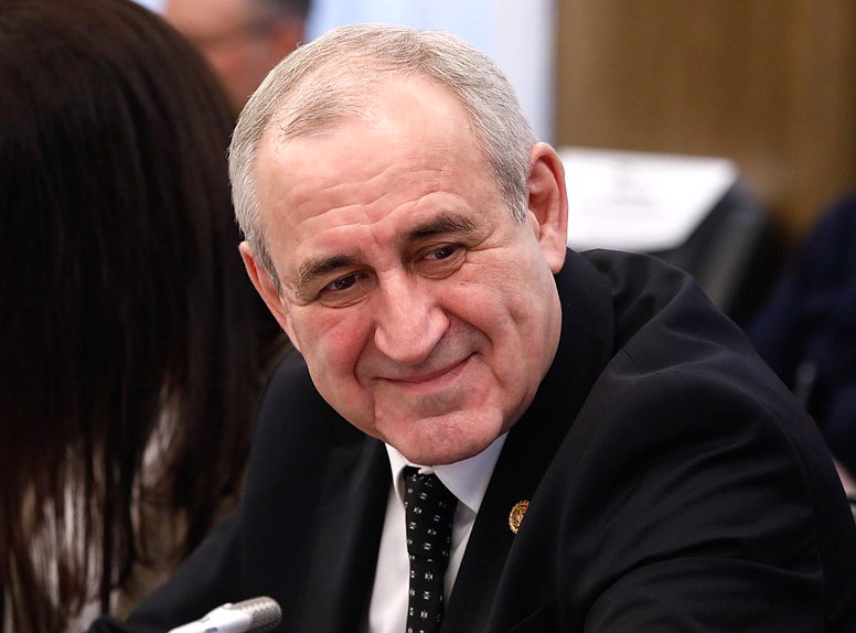 Член Комитета по физической культуре и спорту Сергей Неверов