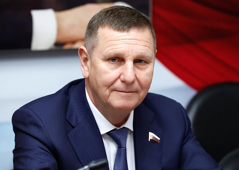 Член Комитета по промышленности и торговле Андрей Трифонов