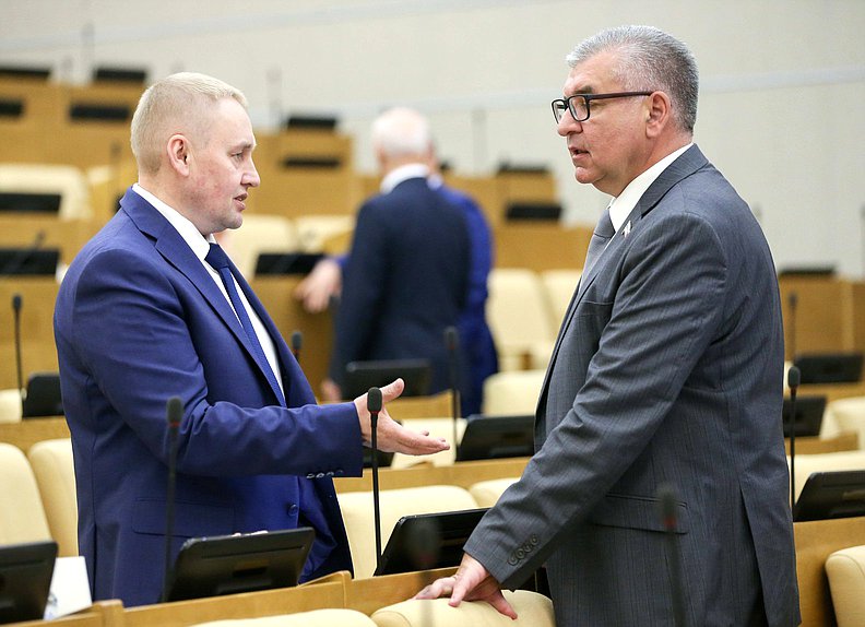Член Комитета по экономической политике, промышленности, инновационному развитию и предпринимательству Андрей Альшевских и Первый заместитель Председателя Комитета по федеративному устройству и вопросам местного самоуправления Игорь Сапко