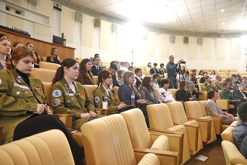 Круглый стол на тему "Актуальные вопросы развития и поддержки донорства крови и ее компонентов в Российской Федерации"