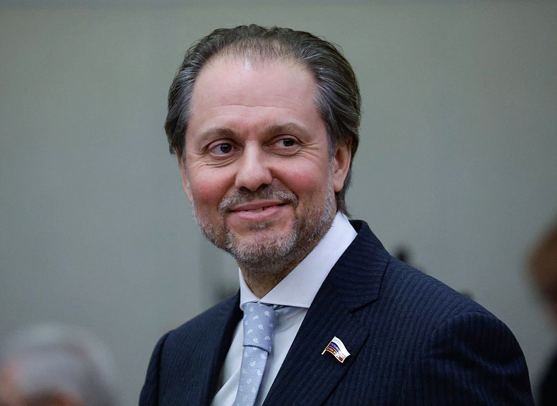 Член Комитета по экологии, природным ресурсам и охране окружающей среды Владимир Сысоев