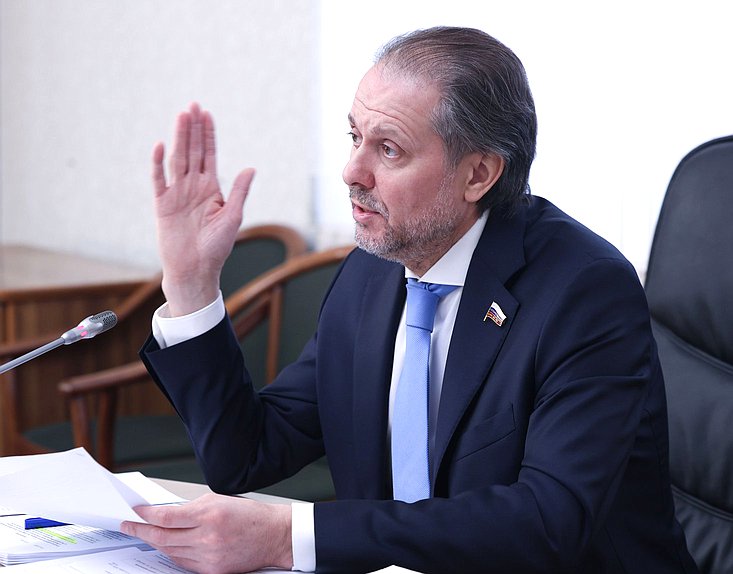 Председатель Комитета по охране здоровья Владимир Сысоев