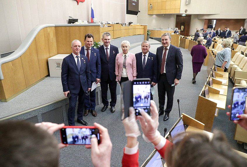 Депутаты-Герои Российской Федерации Игорь Станкевич, Роман Романенко, Александр Самокутяев, Владимир Богодухов, член Комитета по физической культуре, спорту, туризму и делам молодежи Рима Баталова и член Комитета по бюджету и налогам Айрат Фаррахов