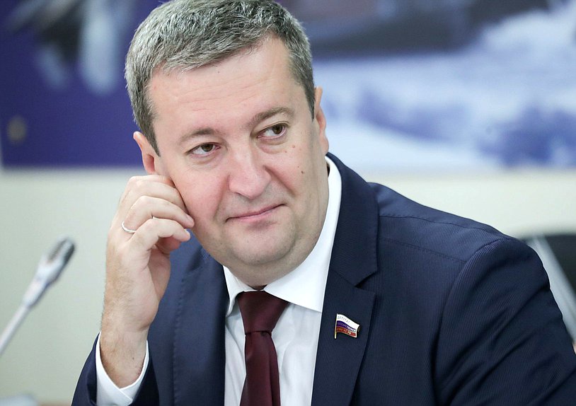 Заместитель Председателя Комитета по экономической политике, промышленности, инновационному развитию и предпринимательству Дмитрий Сазонов