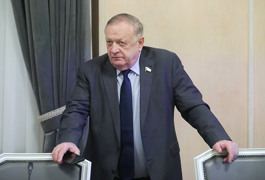 Member of the Committee on Defence Victor Zavarzin