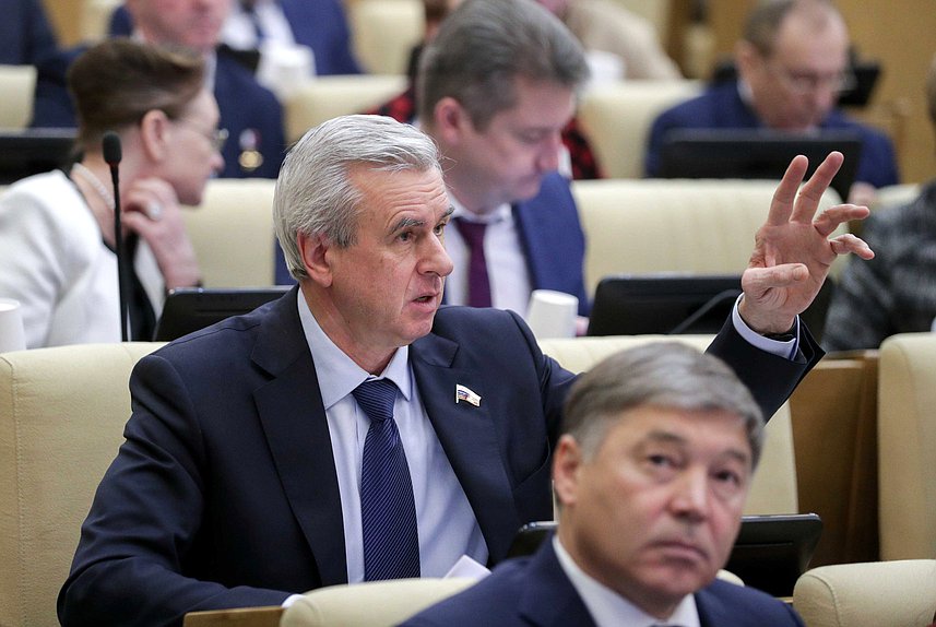 Первый заместитель Председателя Комитета по государственному строительству и законодательству Вячеслав Лысаков