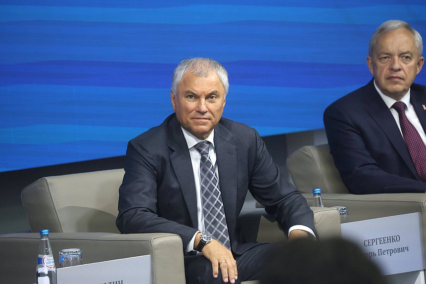 Председатель Государственной Думы Вячеслав Володин на пленарном заседании Молодежного форума Союзного государства «Роль молодежи в сохранении и защите исторической памяти»