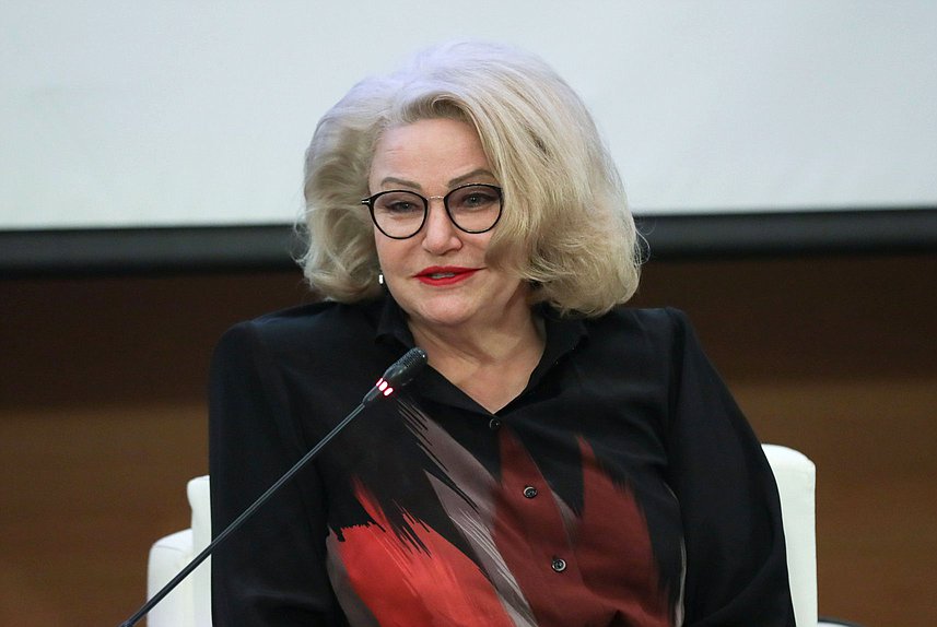 Председатель Комитета по защите семьи, вопросам отцовства, материнства и детства Нина Останина