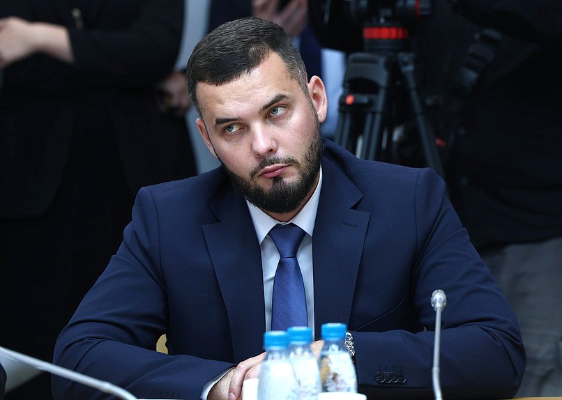 Член Комитета по труду, социальной политике и делам ветеранов Владислав Гусев