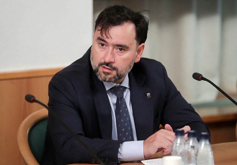 Член Комитета по экологии, природным ресурсам и охране окружающей среды Бекхан Агаев