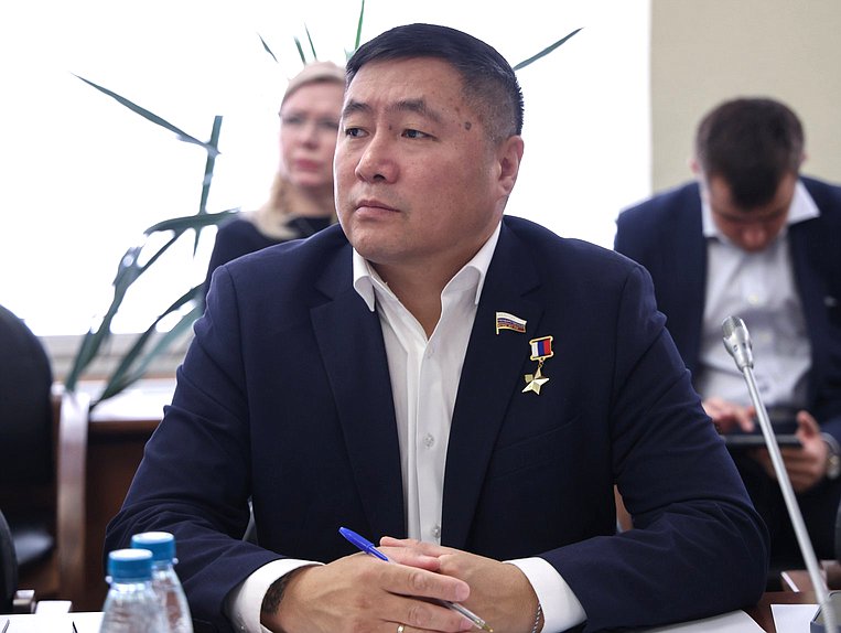 Член Комитета по молодежной политике Буян Куулар