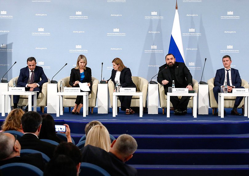 Круглый стол Комитета по охране здоровья на тему: "О мерах защиты здоровья граждан в рамках реализации Концепции сокращения потребления алкоголя в РФ"