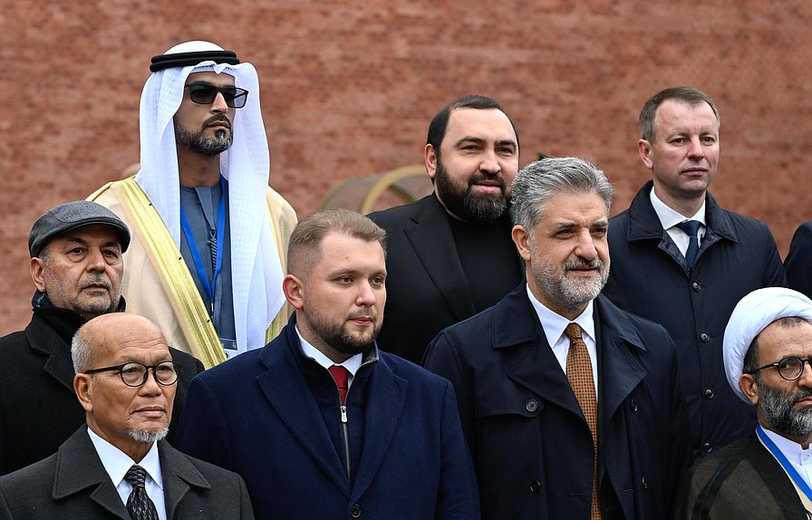 Deputy Chairman of the State Duma Boris Chernyshov and representatives of the parliamentary delegations participating in meeting of Standing Committee on Social and Cultural Affairs of the Asian Parliamentary Assembly laid flowers at the Tomb of the Unknown Soldier