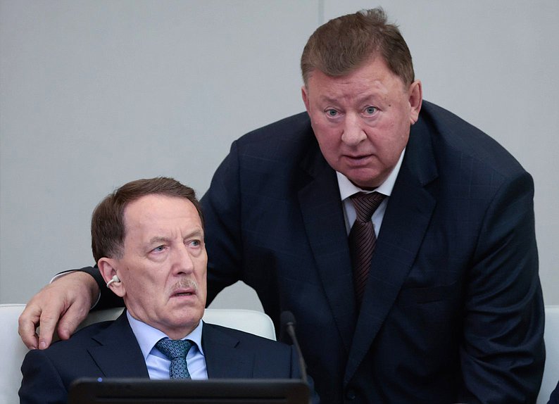 Заместитель Председателя Государственной Думы Алексей Гордеев и Председатель Комитета по аграрным вопросам Владимир Кашин