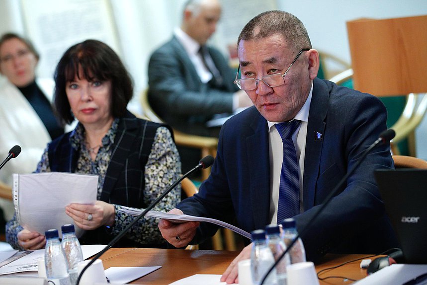 Член Комитета по транспорту и развитию транспортной инфраструктуры Петр Аммосов