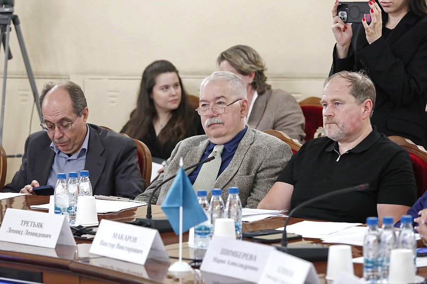 Круглый стол на тему "Вопросы регулирования психологической деятельности в России"