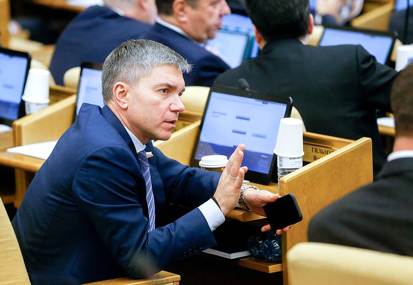 Член Комитета по информационной политике, информационным технологиям и связи Евгений Ревенко