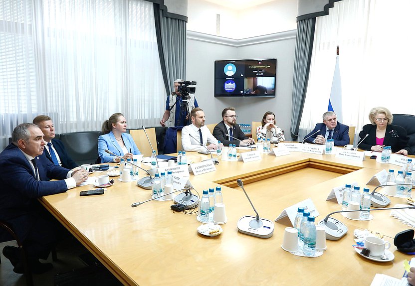 Заседание рабочей группы по обеспечению прав предпринимателей на использование защищенного географического наименования «Оренбургский пуховый платок»