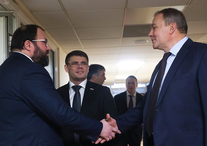 Министр цифрового развития, связи и массовых коммуникаций РФ Максут Шадаев, Председатель Комитета по информационной политике, информационным технологиям и связи Сергей Боярский и заместитель Председателя Государственной Думы Петр Толстой