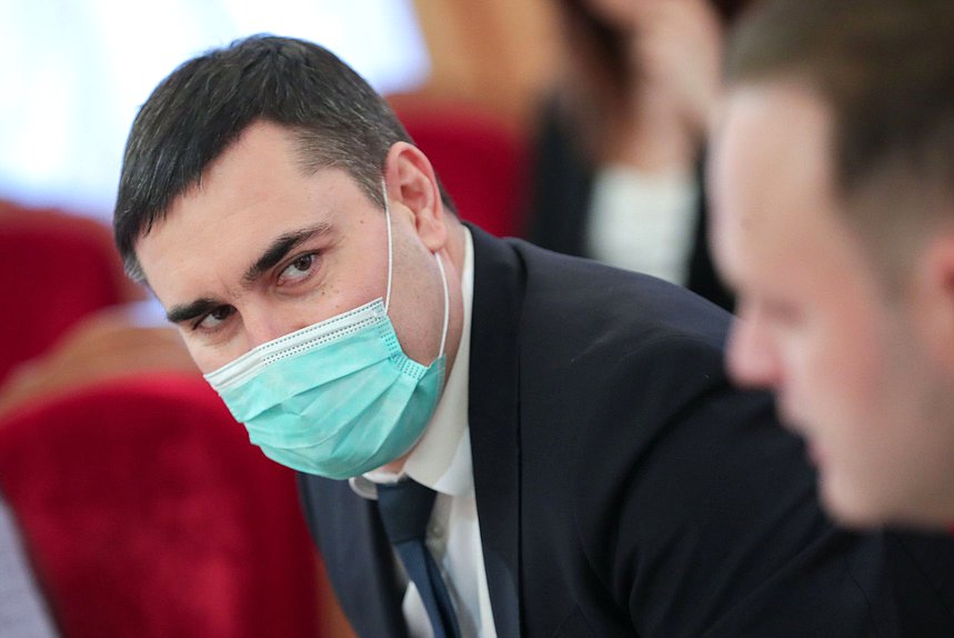Председатель Комитета по охране здоровья Дмитрий Хубезов