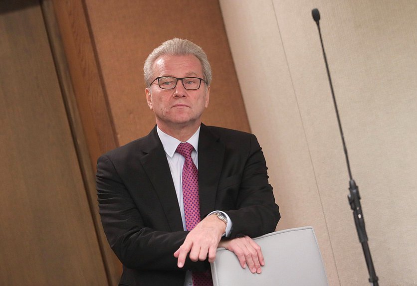 Полномочный представитель Президента РФ в Государственной Думе Гарри Минх